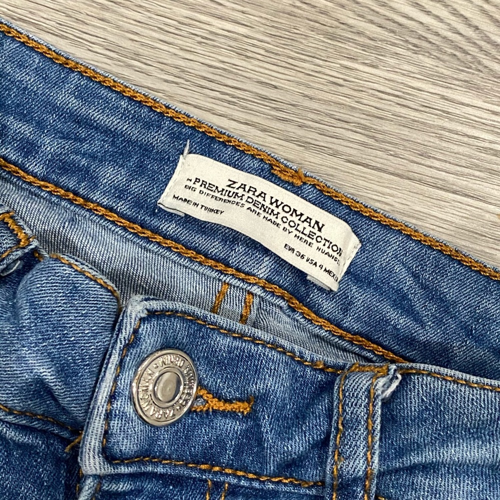 Zara, Light wash Denim - Picture 3 of 6
